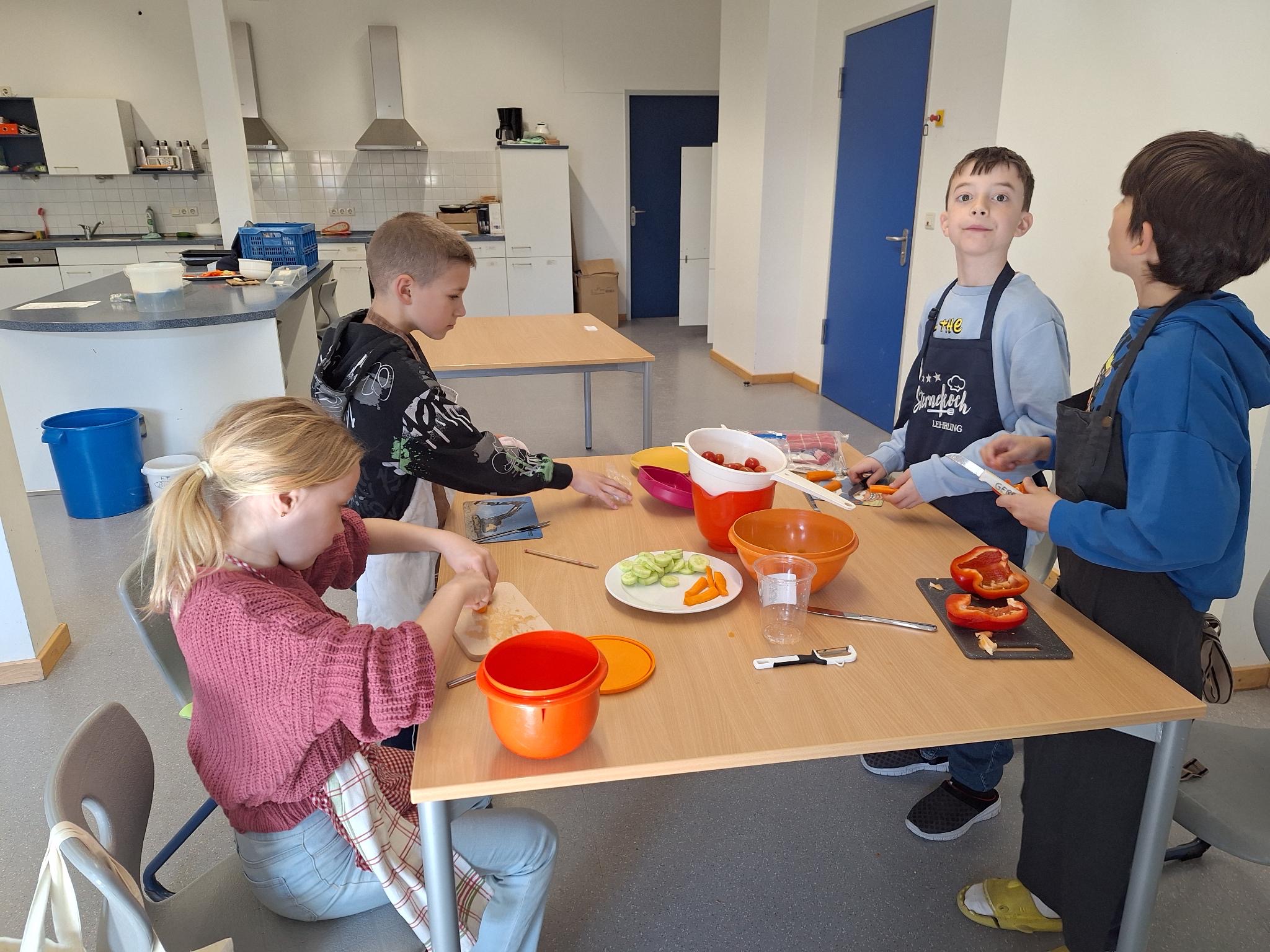 Knabbergemüse mit Kräuterquark